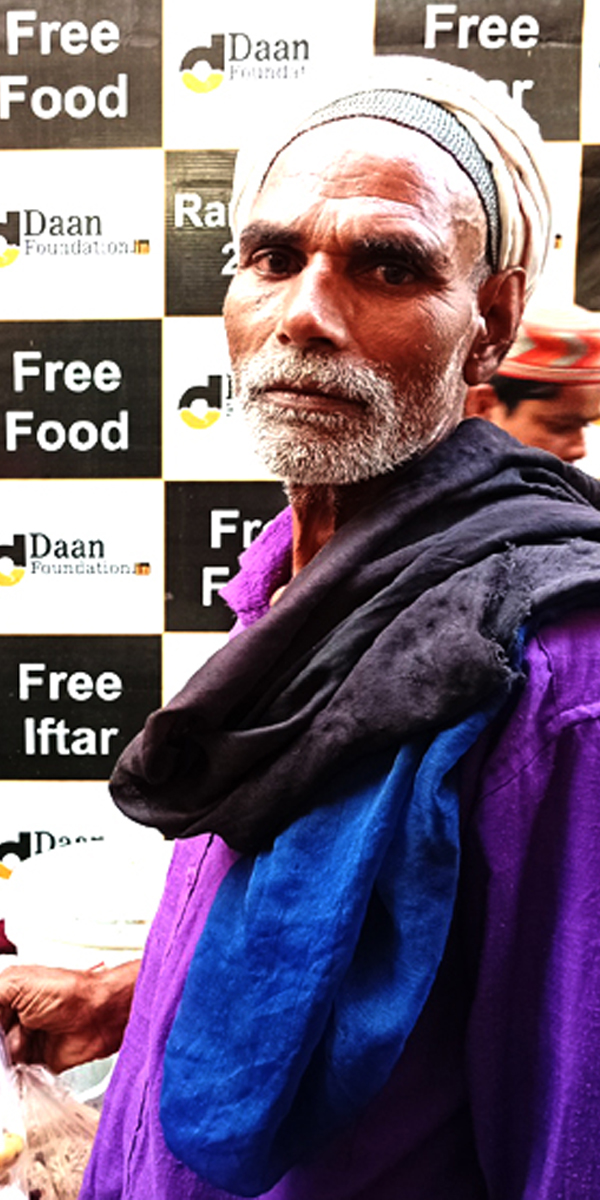 Zakat donation for poor in India – Meals being packed by Daan Foundation kitchen volunteers in Amroha